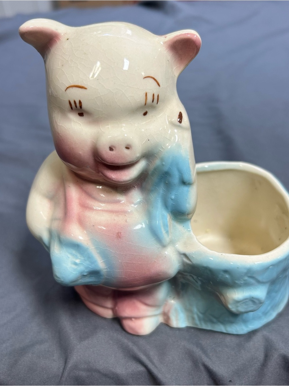 1950s Vintage SHAWNEE Ceramic 5 1/2'' Pig by Tree Stump Planter Blue And Pink